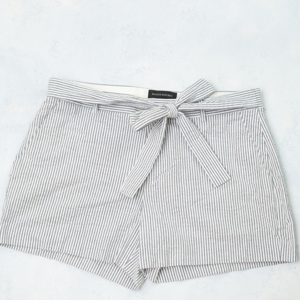 Banana Republic Blue and White Striped Shorts Size 10
